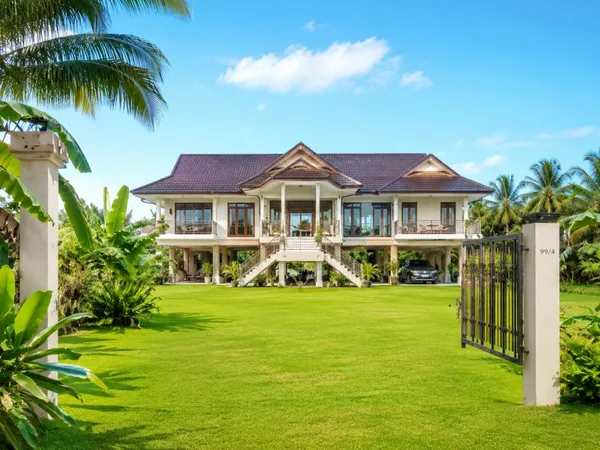 วัดเขาศรีวิชัย รร.บ้านท่าอิฐ 1 กม.บางโพธิ์ สุราษฎร์ธานี AIRBNB บนที่ดิน 3 ไร่ คฤหาสน์หรู 3นอน 3น้ำ 189 ตร.ม.