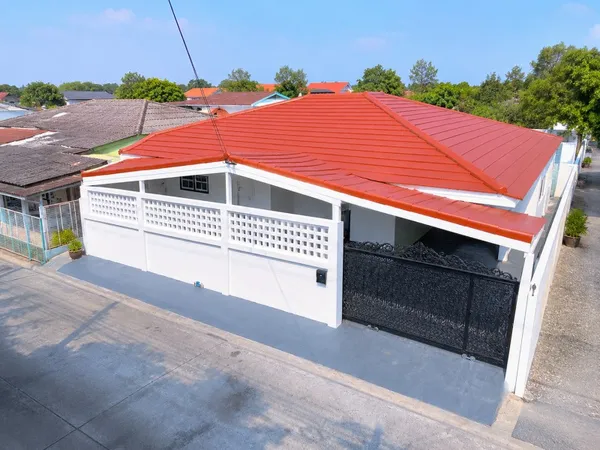 บ้านเดี่ยวชั้นเดียว ฟังก์ชั่น 3 นอน 2 น้ำ 52 ตร.ว. 210 ตร.ม. ใกล้ตลาดโชคชัย 4 1.4 กม.เปิดซิง! ใกล้MRTโชคชัย 4 1.5 กม.