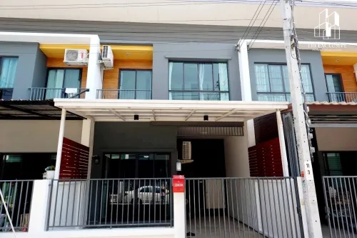ขายด่วน ทาวน์เฮ้าส์ 2 ชั้น หมู่บ้าน ดิ โอโซน เพชรเกษม 53 พร้อมอยู่ เฟอร์ครบ ใกล้ MRT หลักสอง