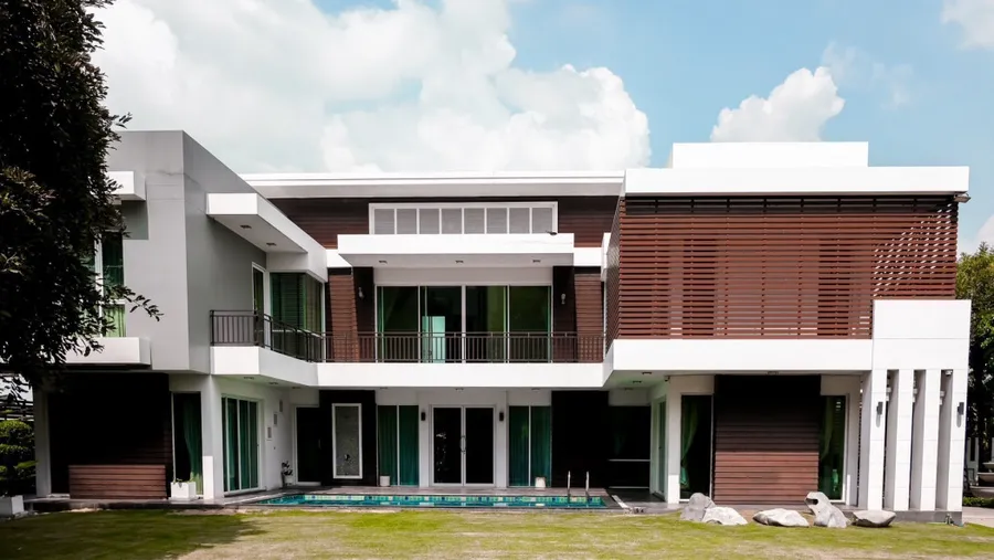 ขายบ้านเดี่ยว 2 ชั้น พร้อมสระว่ายน้ำ 1-0-36 ไร่ ซ.