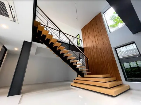 ขายบ้านเดี่ยว3ชั้น  พร้อมสระว่ายน้ำส่วนตัว สุขุมวิท 71 เดินทางสะดวกใกล้ ทองหล่อ เอกมัย และพระราม 9 ใกล้ BTS พระโขนง  ใกล้ St. Andrews International School และ Bangkok Prep International School