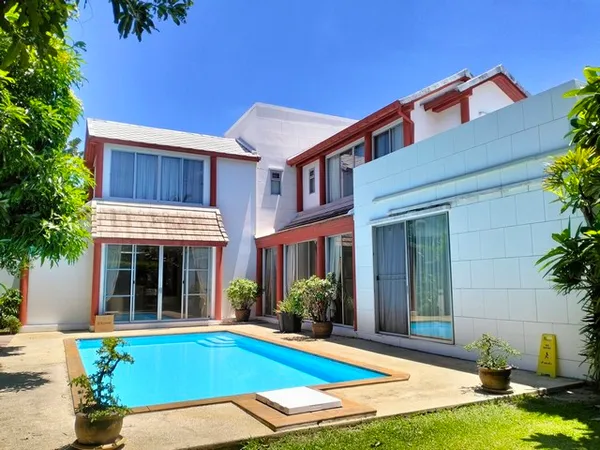 ให้เช่าบ้านเดี่ยว Pool villa 200 ตรว. 4 ห้องนอน ซอยศูนย์วิจัย ร่มรื่น เงียบสงบ ใกล้โรงพยาบาลกรุงเทพ