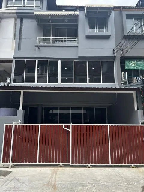 ให้เช่าโฮมออฟฟิศ4ชั้นหมู่บ้านสินธานีลาดพร้าว80ใกล้เลียบด่วนใกล้รัชดาเหม่งจ๋ายรีโนเวทใหม่