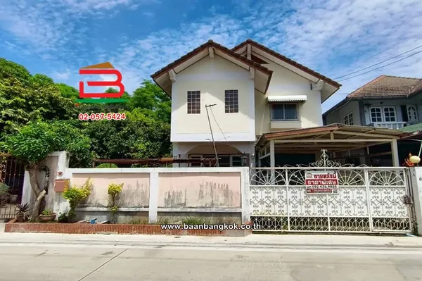 บ้านเดี่ยว 2 ชั้น เนื้อที่ 99 ตร.ว. ซอยรังสิต-นครนายก 26 ใกล้ฟิวเจอร์พาร์ครังสิต ถนนรังสิต-นครนายก ตำบลประชาธิปัตย์ อำเภอธัญบุรี ปทุมธานี