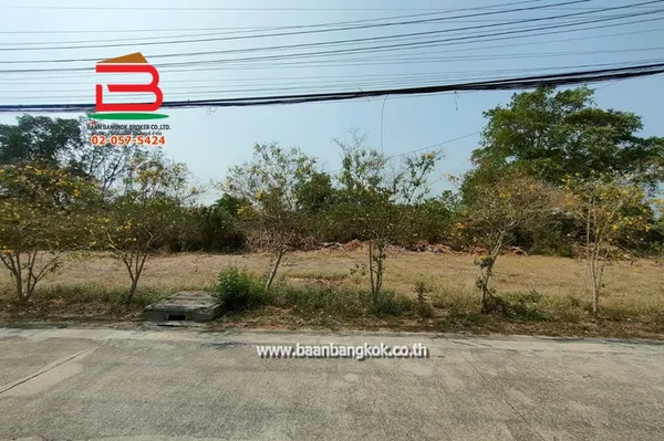ที่ดินเปล่า หมู่บ้าน สราญธร คลอง 4 เนื้อที่ 1-1-60 ไร่ ใกล้โลตัสคลอง 4 ตำบลบึงยี่โถ อำเภอธัญบุรี จังหวัดปทุมธานี
