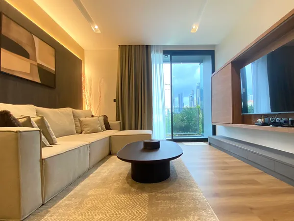 ขายห้อง Modern Luxury แบบ Fully Furnished ขนาด 79.62 ตรม. 2 ห้องนอน, โครงการ The Room Sukhumvit 38 ใกล้ BTS, ห้องสวยตำแหน่งดีมาก ราคาคุ้มค่ากว่าโครงการ
