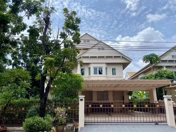 ขายบ้านเดี่ยวพัฒนาการ 30 ติดหมู่บ้านปัญญา บ้านหลังใหญ่พร้อมที่ดิน 100 ตร.ว 4 ห้องนอน เข้าออกได้ทั้งเส้นสุขุมวิท 77 พัฒนาการ พระราม 9 ใกล้ทองหล่อ เอกมัย สนามบินสุวรรณภูมิ บ้านสวยน่าอยู่มาก