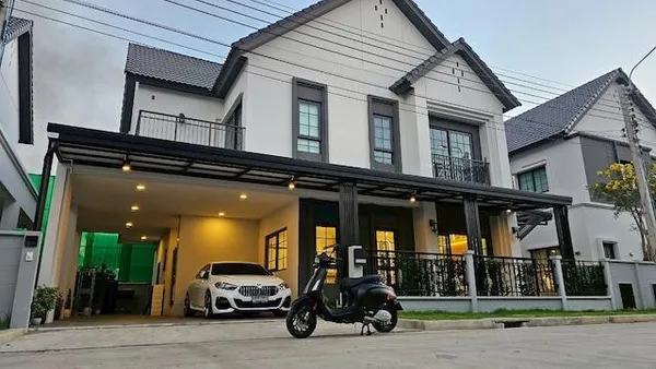 MHR184 ขาย/เช่าบ้านเดี่ยว CENTRO บางนา 2 ขนาด 4 ห้องนอน 5 ห้องน้ำ สภาพใหม่หันหน้าทิศเหนือ มีบ่อปลาคาร์ฟญี่ปุ่นส่วนตัว บรรยากาศสงบพร้อมเข้าอยู่