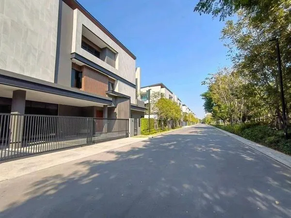ขายบ้านเดี่ยว 3 ชั้น 130 ตร.ว. โครงการ ดิ ออเนอร์ โยธินพัฒนา สไตร์ Pool villa