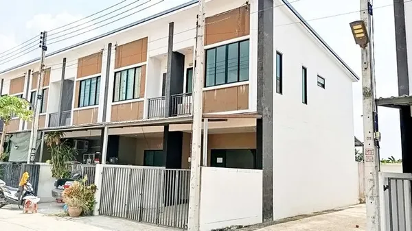 บ้านพร้อมอยู่ คลอง 8 ธัญบุรี โปรโมชันพิเศษ! พร้อมเงินเหลือสูงสุดสองถึงสามแสนบาท* ราคาเริ่มต้นเพียง 1.9 ล้านบาท ฟรีค่าใช้