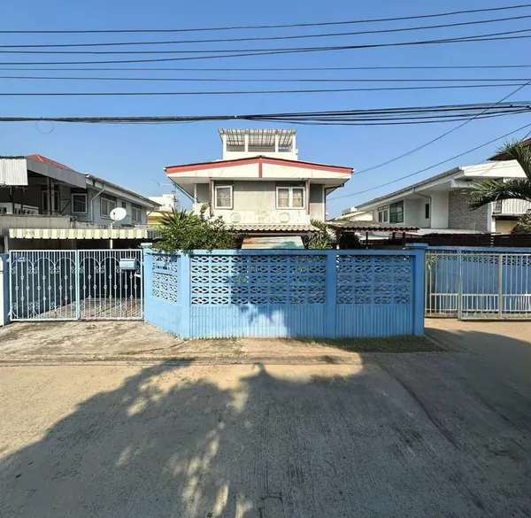 ขายบ้านเดี่ยว หมู่บ้านเสรี พระราม 9 ที่ดิน 74 ตร.ว 5 ห้องนอน ใกล้ เดอะไนน์ ใกล้ ม.รามคำแหง ถนนกว้างน่าอยู่ สภาพแวดล้อมดี ใกล้ The nine rama9 มอเตอร์เวย์ สุขุมวิท ศรีนครินทร์ พัฒนาการ สนามบินสุวรรณภูมิ