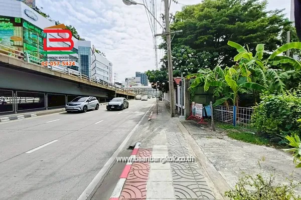 ที่ดินเปล่า ถมแล้ว ซอยงามวงศ์วาน 31 เนื้อที่ 52.6 ตรว. (ตรงข้ามเดอะมอลล์งามวงศ์วาน) ถนนงามวงศ์วาน ตำบลบางเขน อำเภอเมืองนนทบุรี จังหวัดนนทบุรี