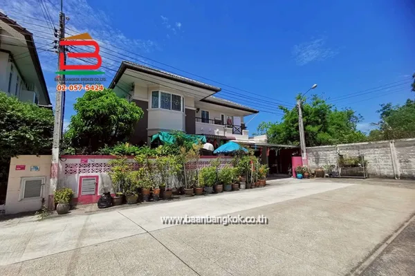บ้านเดี่ยว บ้านชิชากร 2 กาญจนาภิเษก เนื้อที่ 56.9 ตรว. ใกล้โรงพยาบาล​บางใหญ่ ถนนกาญจนาภิเษก ตำบลบางม่วง อำเภอบางใหญ่ จังหวัดนนทบุรี