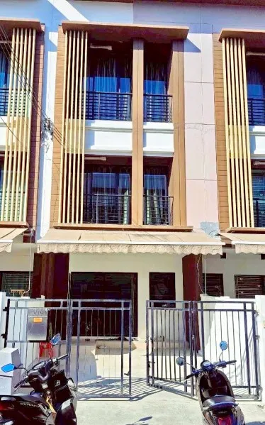 กัลปพฤกษ์ ภาษีเจริญ บ้านกลางเมือง 3 นอน ศาลธนบุรี กำนันแม้น800ม. ทาวน์เฮาส์ 3 ชั้น ใกล้MRT บางแค 1.3 กม.