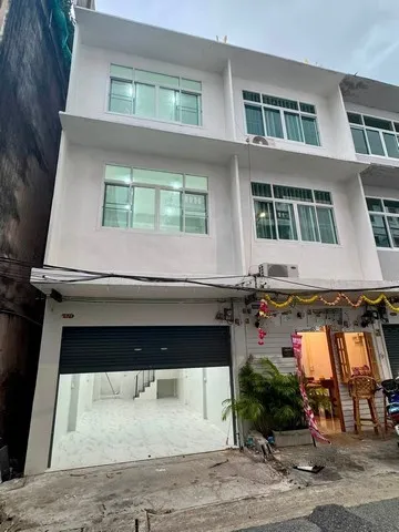 ให้เช่าทาวโฮม 4ชั้น หลังมุม เลี้ยงสัตว์ได้   ซอยสาทร 11   ใกล้ BTS เซนต์หลุยส์,โรงเรียนอัสสัมชัญแผนกประถม โรงเรียนกรุงเทพคริสเตียน
