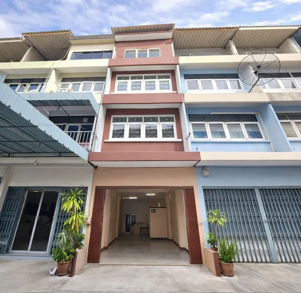 จอมทอง2-12 ใกล้ BTSวุฒากาศ1.6กม. CJ MOREจอมทอง13 600ม. อาคารพาณิชย์ 4 ชั้น 2นอน 2 น้ำ 18 ตร.ว.288 ตร.ม. บางขุนเทียน 900 