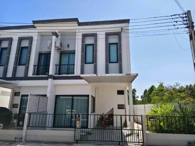 ให้เช่าทาวน์โฮมหลังริม หมู่บ้านแสนรัก 10 ทำเลดี บรรยากาศเป็นส่วนตัว พื้นที่ด้านข้างกว้าง พร้อมต่อเติมเพิ่มให้ ใกล้นิคมเฟ