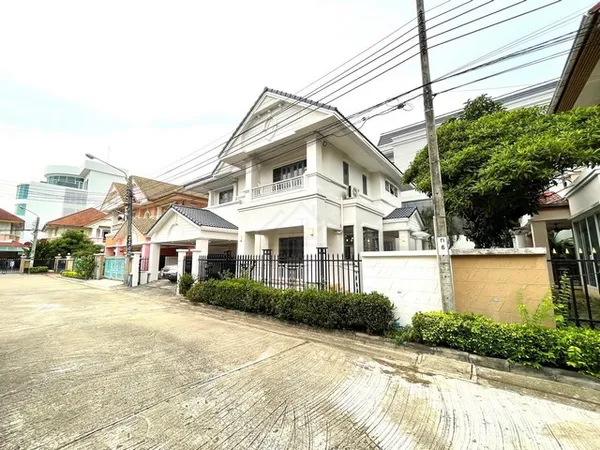 ให้เช่าบ้านเดี่ยว 2 ชั้น 65 ตรว. 3 ห้องนอน บ้านกรองทอง พัฒนาการ 32 ใกล้ทองหล่อ 5 กม. เหมาะอยู่อาศัยหรือทำโฮมออฟฟิศ **เลี