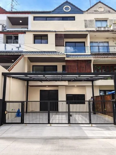 ขาย ทาวน์เฮ้าส์ 4 ชั้น โครงการ วราธร วิลล์ พัฒนาการ 44 Varathorn Ville Pattanakarn 44ใกล้ทางด่วน รีโนเวทใหม่ทั้งหลัง