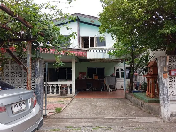 บ้านเดี่ยว 2 ชั้น 104 ตร.ว. หมู่บ้านอยู่เย็น1 ซอยรามอินทรา34 แยก13 ถนนรามอินทรา ถนนประดิษฐ์มนูธรรม เขตบางเขน กรุงเทพมหาน