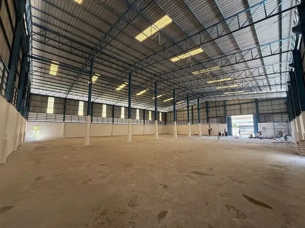 ให้เช่าโรงงาน ขนาด 1,050 ตร.ม. ผังม่วง โรงงานหลังเดี่ยวปรับปรุงใหม่ บนถนนเทพารักษ์ สมุปราการ