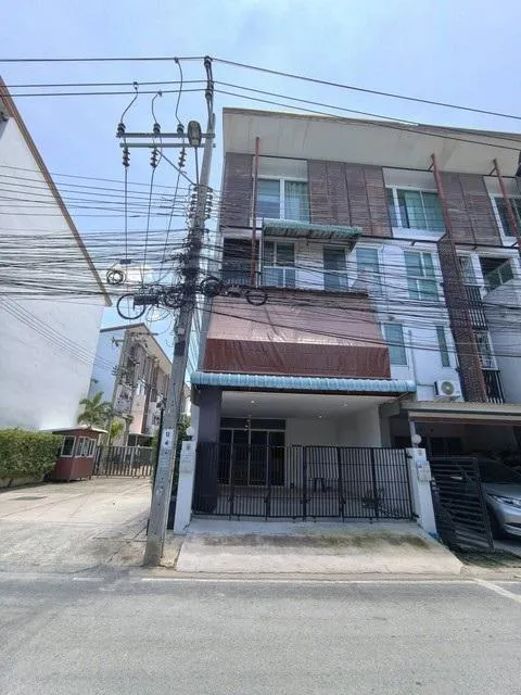 ขายทาวน์โฮม 3.5 ชั้น 50 ตร.ว. ถนนแจ้งวัฒนะ ทำออฟฟิตได้ ใกล้เมืองทองธานี