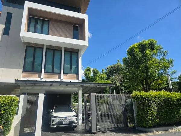 บ้านเดี่ยวพร้อมอยู่ โครงการ ดิ เอวา เรสซิเดนซ์.สุขุมวิท 77 บ้านเดี่ยว 3 ชั้น 63 ตรว. 450 ตรม.3 ห้องนอน 5 ห้องน้ำ 1 ห้องแม่บ้าน (RH1569)