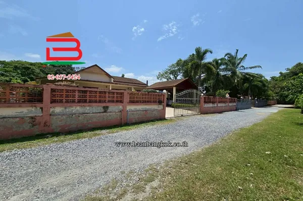 ที่ดินพร้อมบ้าน ชุมชนตะเคียนเตี้ย (ซอยบางละมุง 25) เนื้อที่ 237 ตรว. ถนนสุขุมวิท ตำบลตะเคียนเตี้ย อำเภอบางละมุง จังหวัดชลบุรี