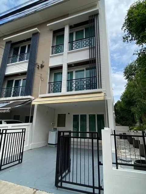 ขายทาวน์โฮม 3 ชั้น 150 ตร.ม. โครงการ บ้านกลางเมืองพระราม 9 มอเตอร์เวย์