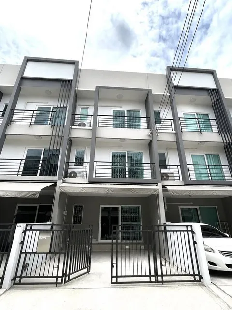 ให้เช่าทาวน์โฮม 3 ชั้น 3 ห้องนอน บ้านกลางเมือง สวนหลวง เฉลิมพระเกียรติ ร.9 ซอย 28 ตรงข้ามสวนหลวง