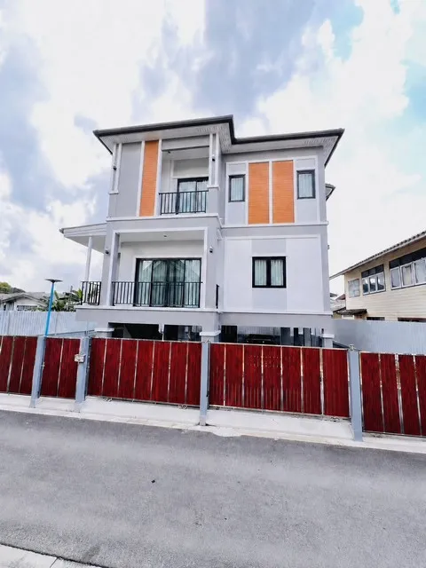 ขายบ้านเดี่ยว 3 ชั้น 50 ตรว. บ้านสร้างเอง สภาพใหม่ พัฒนาการ 32 หลังหมู่บ้านพฤกษา 73 ทำเลใกล้เมือง พัฒนาการ–อ่อนนุช–ศรีนค