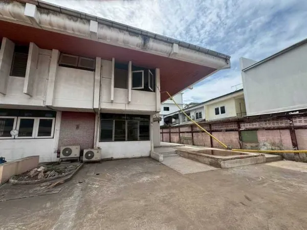 ให้เช่าที่ดินพร้อมบ้านเดี่ยว ทำเลทองสุขุมวิท 71 ปรีดี 14 ที่จอดรถ 20 คัน