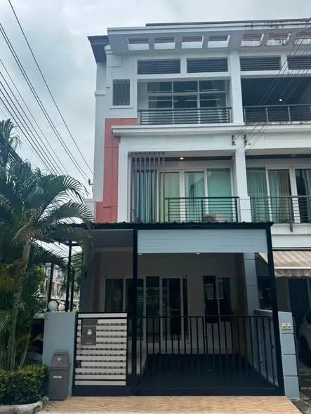 ให้เช่าทาวน์โฮม3ชั้นหลังมุม25ตร.วโครงการบ้านกลางเมืองเออร์บาเนี่ยนพระราม9-ลาดพร้าวซอยลาดพร้าว84เลียบด่วนใกล้MRTลาดพร้าว7