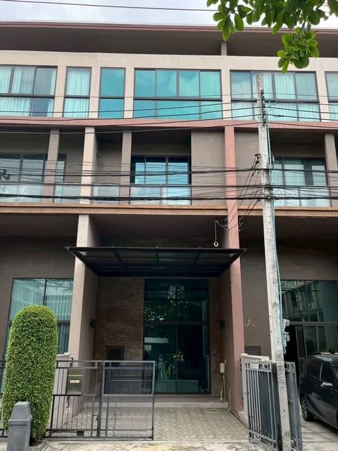 ขายทาวน์โฮม 3.5 ชั้น บ้านกลางเมือง รัชโยธิน พหลโยธิน 34 ใกล้ BTS เสนานิคม 650 เมตร ตกแต่งภายใน Premium ครบทุกพื้นที่ใช้ส