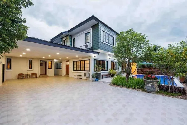 บ้านพูลวิลล่า สไตล์โมเดิร์น Fully Furnished พร้อมเข้าอยู่ ทำเลดีที่สุด หลังตลาดแม่เหียะ เชียงใหม่