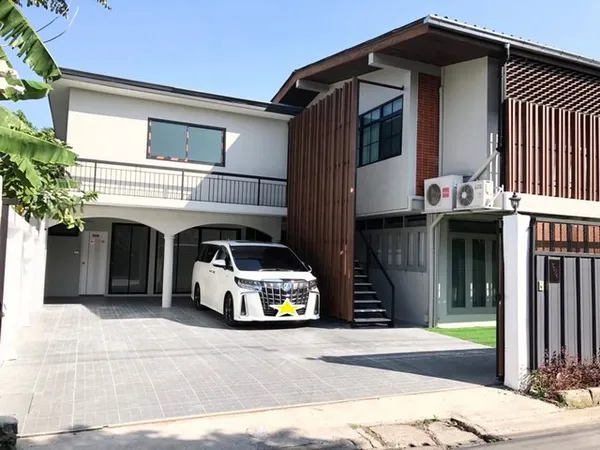 T26-850 ให้เช่า บ้าน บ้านเดี่ยว 2 ชั้น 100 ตรว. 6 ห้องนอน ซอยลาดพร้าว 35 ใกล้กับ ใกล้ Mrt ลาดพร้าว ชั้นทั้งหมด 1 ชั้น ชั
