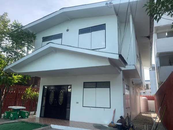 U1458 ให้เช่าบ้านเดี่ยว 2 ชั้น ย่านสุขุมวิท66/1 ใกล้บีทีเอสอุดมสุข บ้านมีเฟอร์บางส่วน ทำเลดีเดินทางสะดวกเข้าออกได้หลายทาง