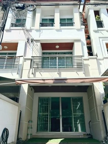ให้เช่าทาวโฮม3ชั้นใกล้ทางด่วนพระราม 9โครงการบ้านกลางเมือง เดอะปารีส ซอยกรุงเทพกรีฑา 7
ย่านหัวหมาก บางกะปิ รามคำแหง