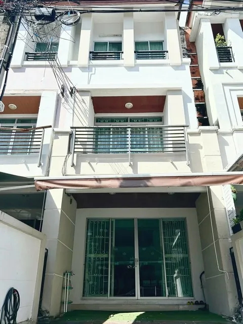 ให้เช่าทาวน์โฮม 3 ชั้น บ้านกลางเมือง เดอะ ปารีส พระราม 9 – กรุงเทพกรีฑา 7 ใกล้ทางด่วน รถไฟฟ้า ศูนย์การค้า และสนามบินสุวร