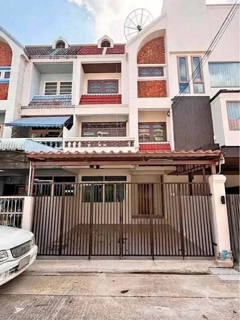 ให้เช่าทาวน์โฮม 3 ชั้น 190 ตร.ม. ย่านสุทธิสาร-อินทามระ รีโนเวทใหม่ จดทะเบียนบริษัทได้