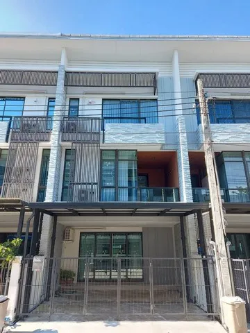 ให้เช่าทาวน์โฮม Plex Bangna 3 ชั้น 3 ห้องนอน 4 ห้องน้ำ 220 ตร.ม. Pet Friendly ใกล้ MRT ศรีเอี่ยม 32000 บาท