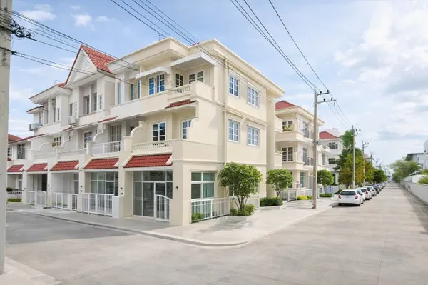 ใกล้โรงเรียนสตรีวิทยา 2 กม. 36ตร.ว.200ตร.ม.โชคชัย4ให้เช่าทาวน์โฮม3ชั้น4นอน3น้ำ เหมาะสำหรับพักอาศัย บริษัท สำนักงาน คลินิ