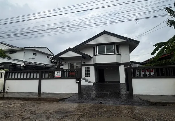 ขายและให้เช่าบ้านเดี่ยว หมู่บ้านสวนพงษ์เพชร ซอยแจ้งวัฒนะ 43 เนื้อที่ 56 ตร.ว. 2 ชั้น 3 นอน 2 น้ำ