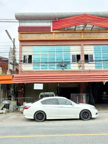 ให้เช่าห้องแถว 3 ชั้น 1 นอน 1 น้ำ พื้นที่ใช้สอย 220 ตร.ม.วิวคลอง บรรยากาศโปร่ง ใกล้รร.เซนต์แมรี่มหาสารคาม 350 ม.ใจกลางเม