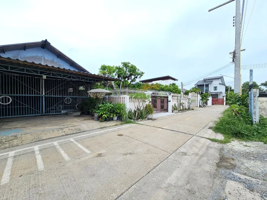 ขายที่ดินพร้อมโกดัง 100 วา  ใกล้ถนนใหญ่สะพานนนท์-บ