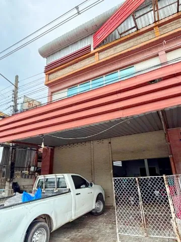 ใกล้โรงเรียนเซนต์แมรี่มหาสารคาม 350 ม. 18 ตร.ว.220 ตร.ม. มหาสารคาม เฉลิมพระเกียรติ ร.9 ให้เช่าห้องแถว 3 ชั้น 1 ห้องนอน 1