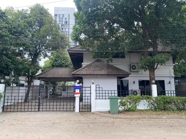ให้เช่าบ้านเดี่ยว 140 ตรว. เหม่งจ๋าย ประชาอุทิศ รัชดา ใกล้เลียบด่วน-รามอินทรา เหมาะทำออฟฟิศ หรืออยู่อาศัย