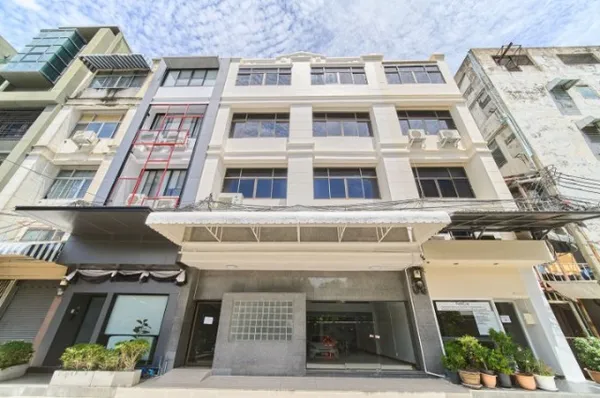 อาคารพาณิชย์ 6 ชั้น 2 คูหา กรุงเทพ-นนทบุรี26-34 MRTบางซ่อน 140ม.พร้อมชั้นลอยและดาดฟ้า ออฟฟิศ 45 ตร.วา.1000ตร.ม.6 น้ำ ยูด