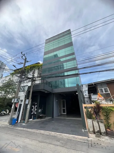 T26-710 ให้เช่า อาคารพาณิชย์ - 230000 บาทต่อเดือน ห้องนอน 4 ห้อง ห้องน้ำ 5 ห้อง ชั้นทั้งหมด 5 ชั้น ใกล้กับ -