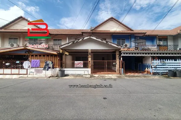 ทาวน์เฮาส์ หมู่บ้านพฤกษา 36 พนาลี เนื้อที่ 18 ตรว. ตรงข้ามหมูบ้านการ์เด้น ลากูน่า อ่อนนุช-สุวรรณภูมิ ตำบลคลองหลวงเพ่ง อำเภอเมืองฉะเชิงเทรา จังหวัดฉะเชิงเทรา